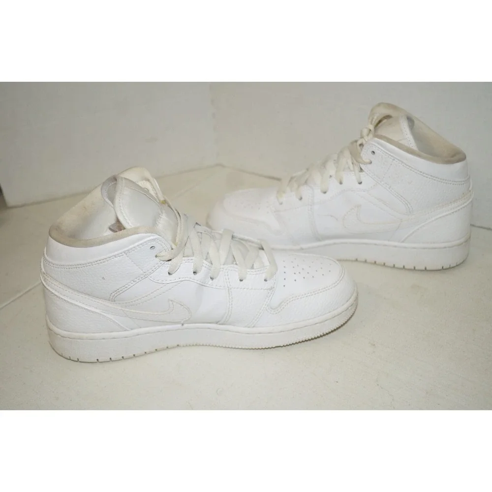 Nike Air Jordan 1 Mid GS Triple White 554725 130 Size 7Y